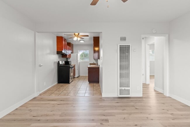 Building Photo - 621 Cerritos Ave