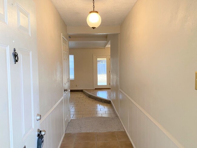 Building Photo - MOVE IN SPECIAL 1/2 OFF FIRST MONTH RENT *...