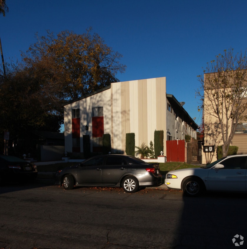 Building Photo - 419 Thompson Ave