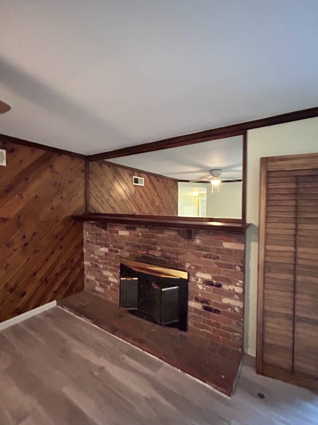 Foto del edificio - 9320 Yolanda Ave