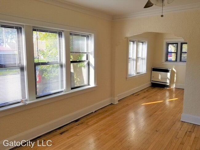 Building Photo - 5225 S Lake Dr