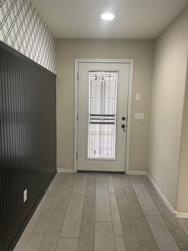 Building Photo - LARGE 4 BEDROOM HOME IN CHANDLER WITH SOLA...