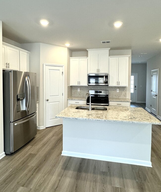 Foto del edificio - 3635 Shore Wood Ave