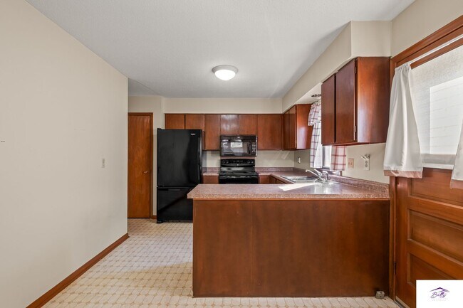 Foto del edificio - AVAILABLE NOW!