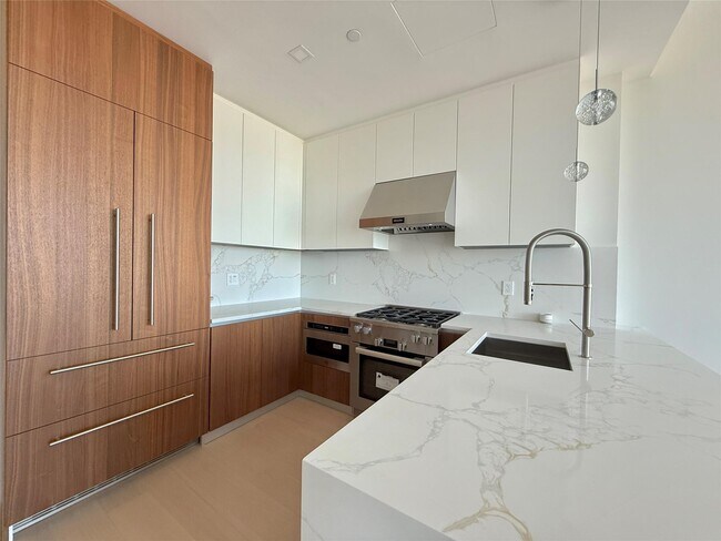 Foto del edificio - 35-32 Leavitt St