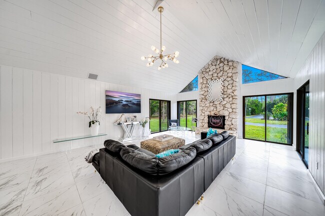 Foto del edificio - 583 Rambling Dr Cir