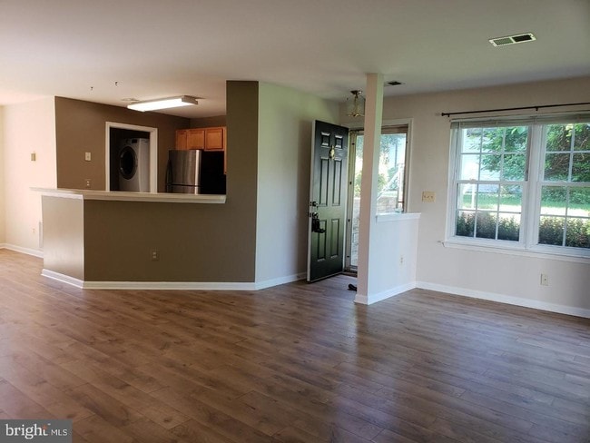 Building Photo - 758A Cedar Crest Dr
