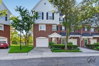 Building Photo - 1348 Village Dr