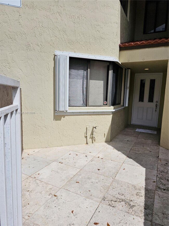 Foto del edificio - 9781 SW 138th Ave