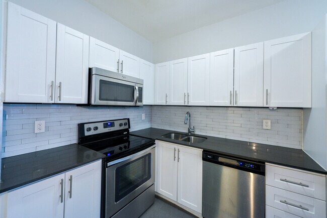 Photo du bâtiment - Cedarwood Suites