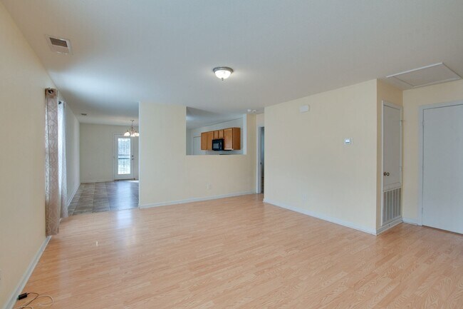 Foto del edificio - 198 Cloverbrook Dr