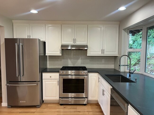 Building Photo - 4bd/2.5ba Bellevue Home