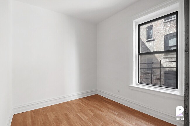 Building Photo - 2650 Marion Ave