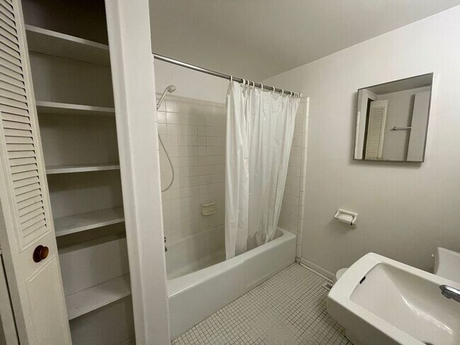 Foto del edificio - 3494 Ridgecliffe Dr