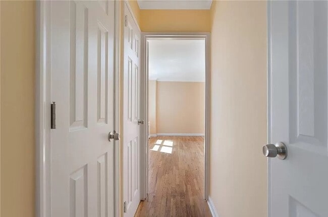 Building Photo - Upscale 1BR Designed for Comfort