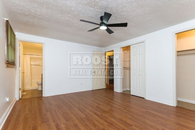 Building Photo - 4 Bed 2 and a Half Bath Single Family Home!