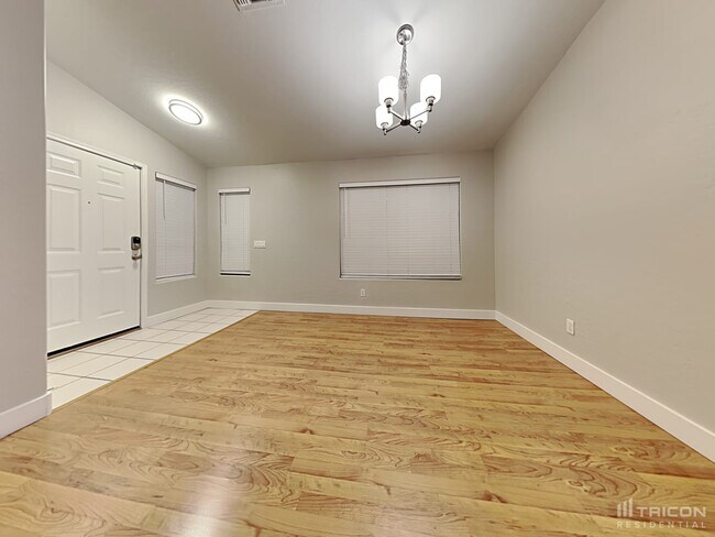 Foto del edificio - 9126 W Serrano St