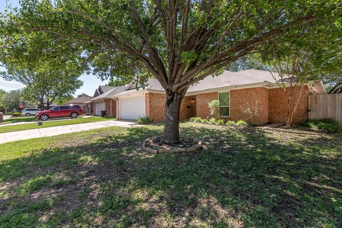 Primary Photo - 1522 Clover Ln