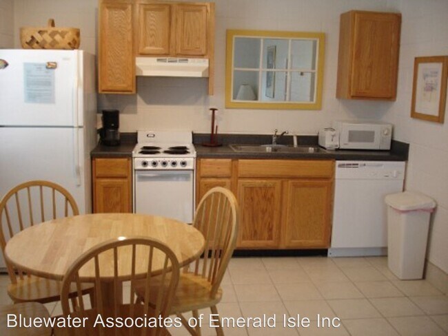 Building Photo - 2407 Emerald Dr