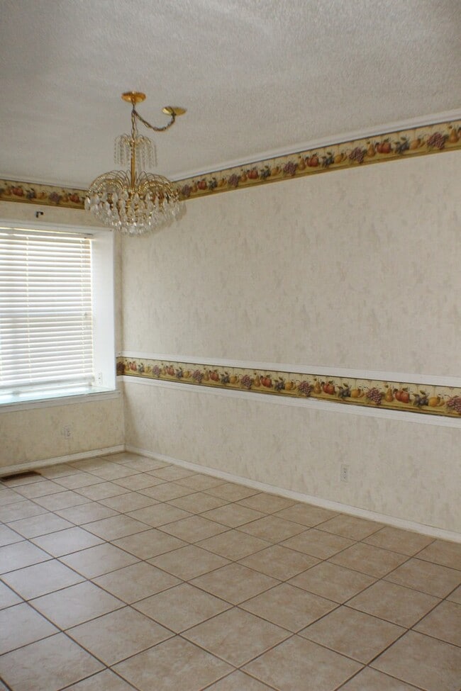 Building Photo - 4 bedroom in Broken Arrow!!