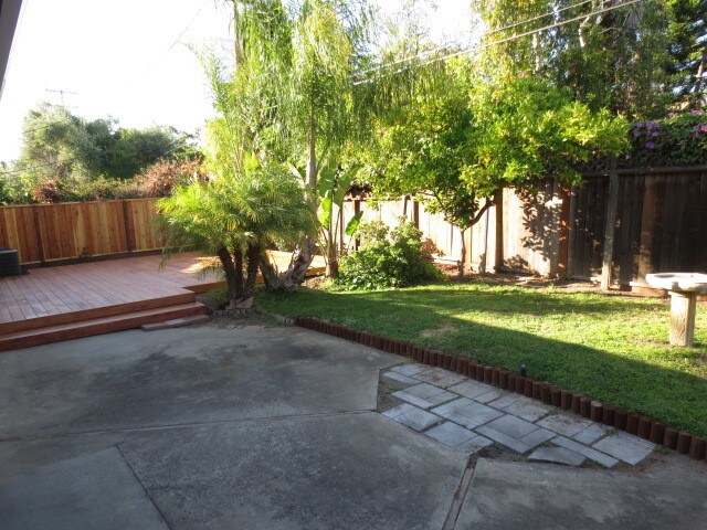 Building Photo - 5646 Park Crest Dr