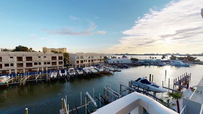 Building Photo - 920 N Osceola Ave