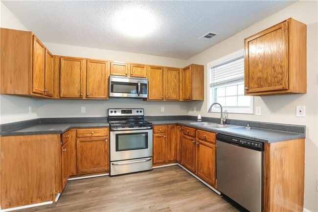 Foto del edificio - 6961 Mahonia Pl