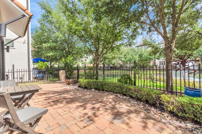 Building Photo - 1716 Upland Lakes