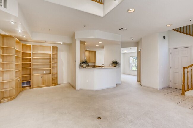 Building Photo - Spacious & Light Filled 2-Bed, 3-Bath Home...