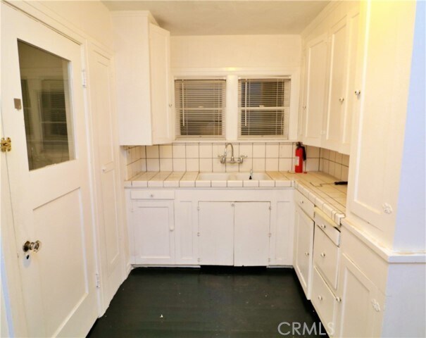 Building Photo - 1015 S Cabrillo Ave