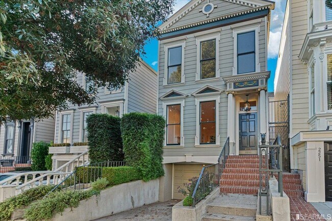 Building Photo - 2243 Steiner St