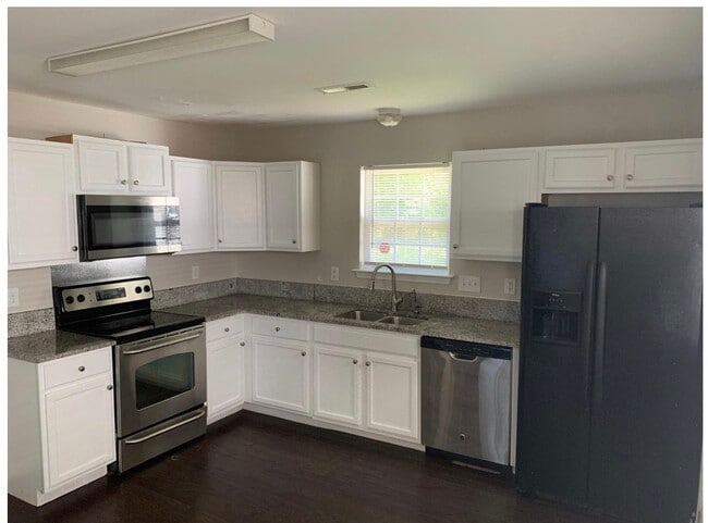 Building Photo - 228 Pangle Dr