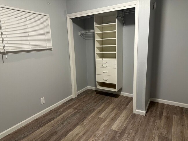 Building Photo - Newly renovated 4 BR/1 BA northside getaway!