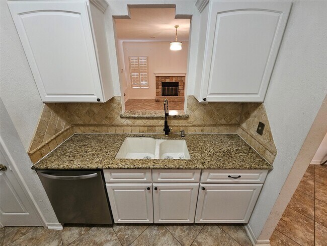 Foto del edificio - 9800 Pagewood Ln