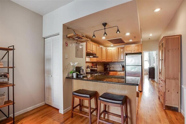 Foto del edificio - 214 Park Ave