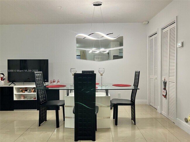 Building Photo - 9100 NW 35th Pl