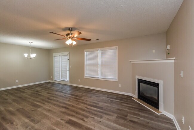 Foto del edificio - 225 Crestfield Cir