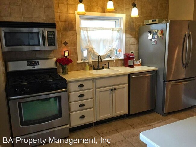 Foto del edificio - 5 br, 2.5 bath House - 125 N Pine Avenue