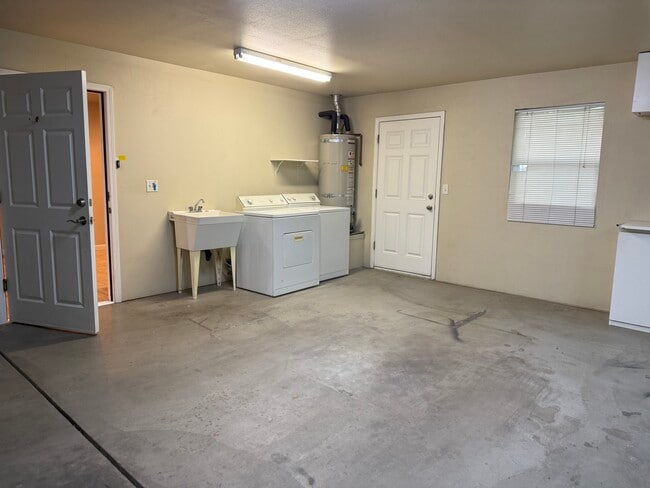 Building Photo - 1440 Laburnum Ave