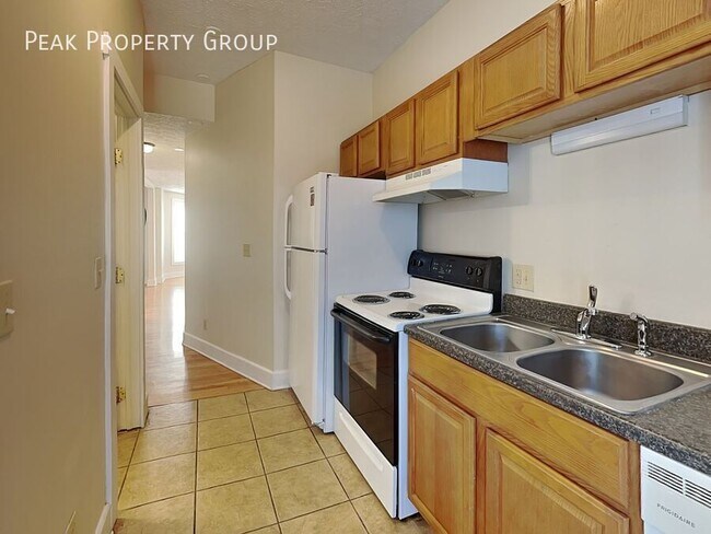 Foto del edificio - 1394 1/2 Indianola Avenue-