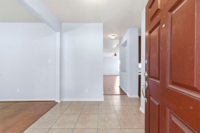 Foto del edificio - 2709 Shallow Falls Ct