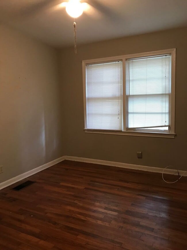 Foto del edificio - 1406 Atkamire Dr