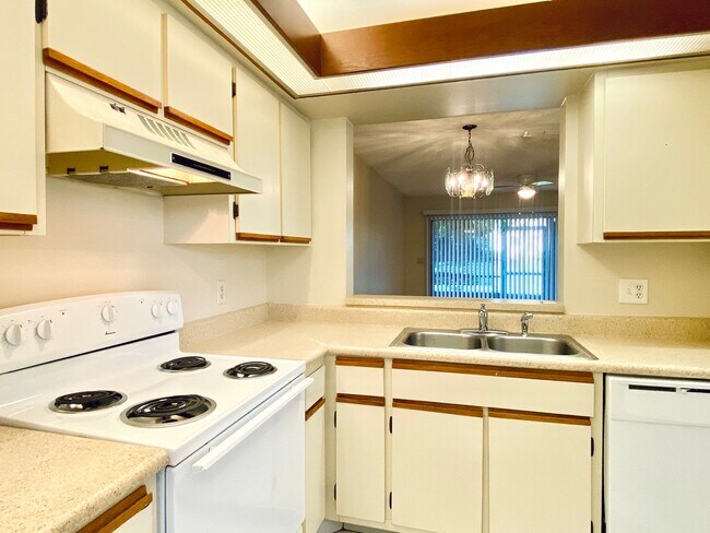 Foto del edificio - 1br/1ba Wimbledon Condo with Tile Floors a...
