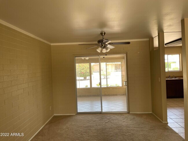 Building Photo - 10534 W La Jolla Dr