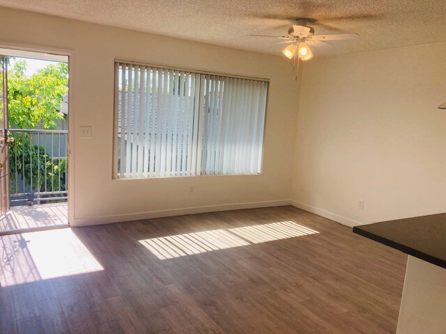 Foto del edificio - 2415 E 6th St