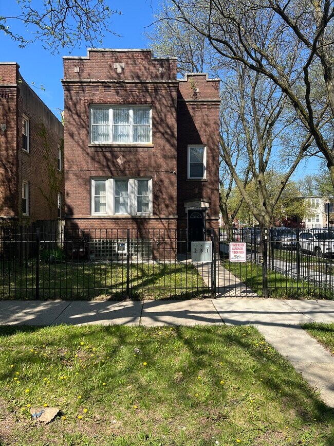 Foto del edificio - 1656 N Linder Ave