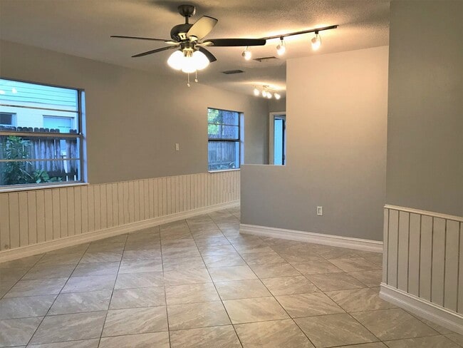 Holiday Heights - Holiday Heights Apartment