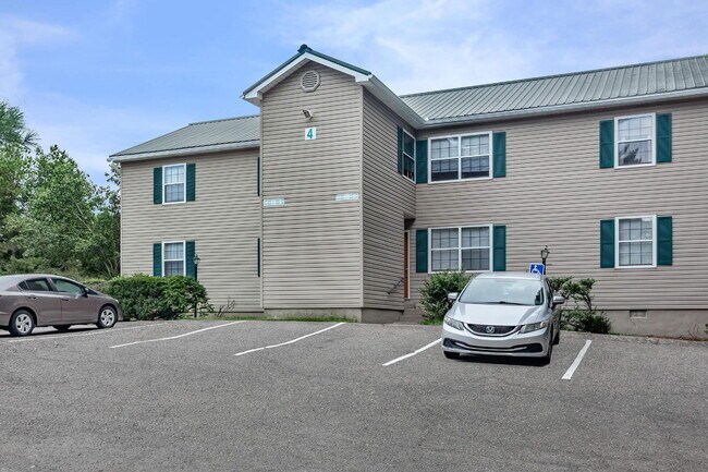 Foto del edificio - Move In Special: $300 OFF Rent + NO Admin Fee + 1/2 OFF Deposit