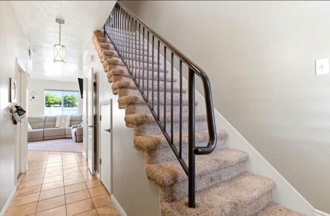 Photo - 80 Peregrine Ln (Bountiful, UT) Townhome