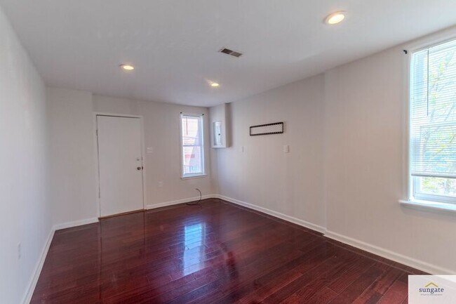 Building Photo - 2608 E Fayette St